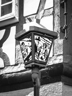 Scherenschnitt auf dem Laternenweg in Heppenheim
